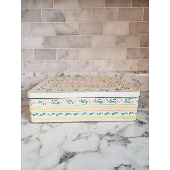 Bath & Body Works Floral Tin Box With Pink Gingham & Yellow Accents - Picture 2 of 6